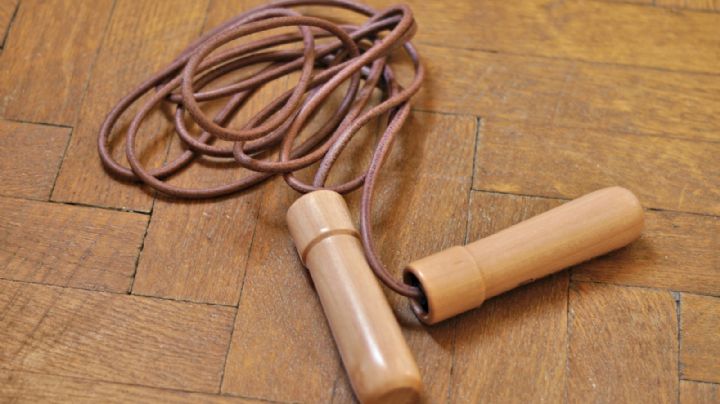 ¿Saltar la cuerda reduce más calorías que correr? Conoce los beneficios de este ejercicio