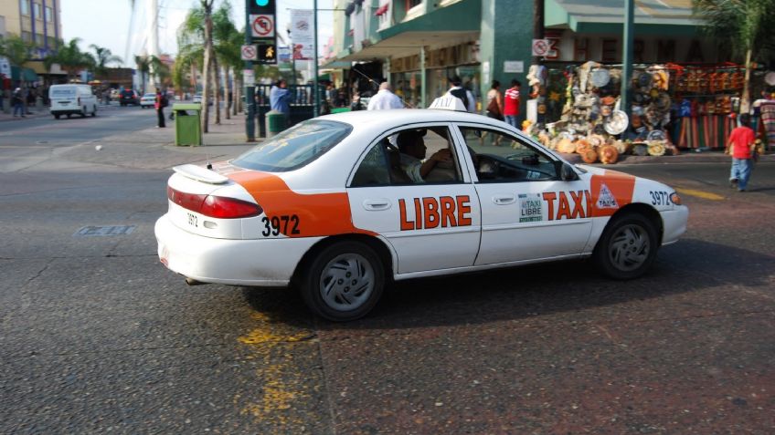 Salió a trabajar y jamás regresó: Acribillan a un taxista; su cadáver quedó en el vehículo