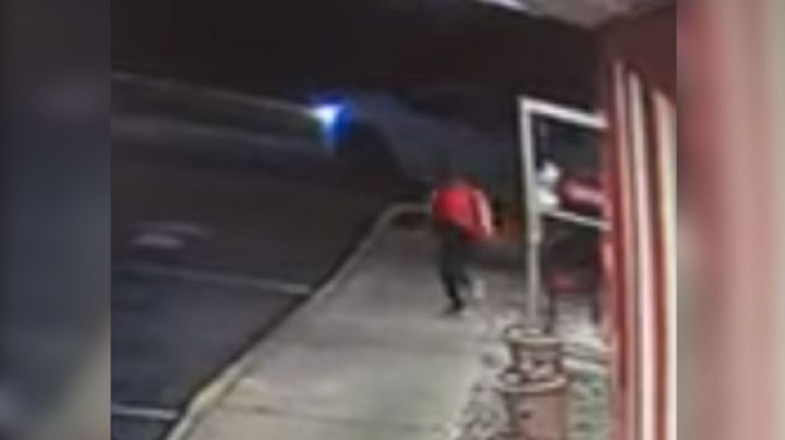 Mesera es raptada, golpeada y tirada en la carretera por clientes que se fueron sin pagar