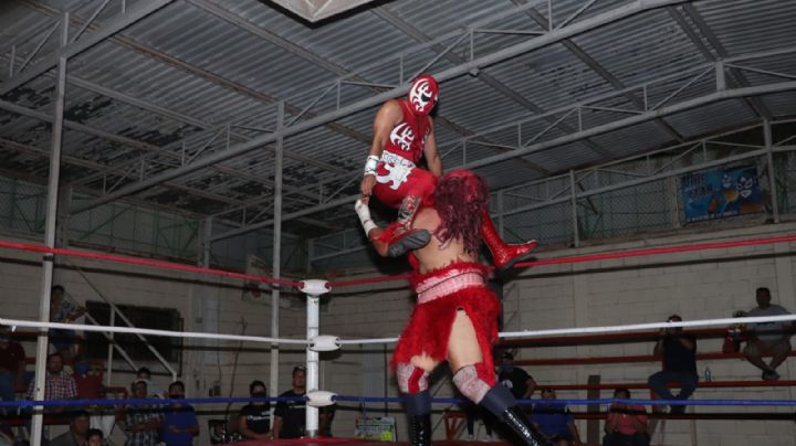 Todo un éxito el evento de lucha libre en el gimnasio Solidaridad de Cajeme