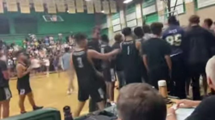 Captan en VIDEO brutal pelea entre estudiantes de EU; lanzaron tortillas a jóvenes latinos