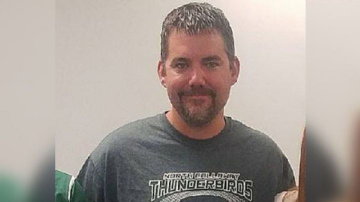 Maestro finge ser un adolescente y chantajea a menores para que le envíen fotos desnudas