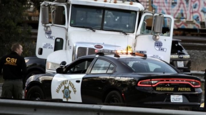 Persecución policial termina en tiroteo en California; hay una persona fallecida