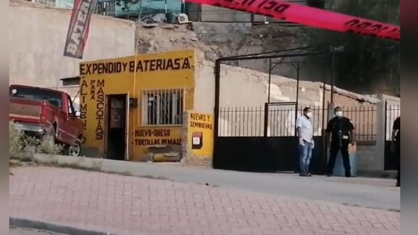 Frente a barbería, hombre es asesinado a sangre fría de cinco impactos de bala