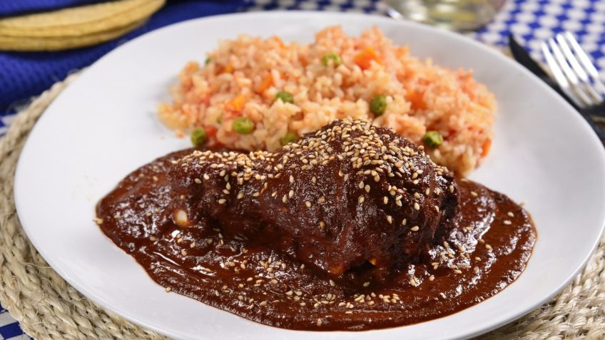 ¡No es mole! Deleita a tu paladar con este exquisito pollo en salsa de café