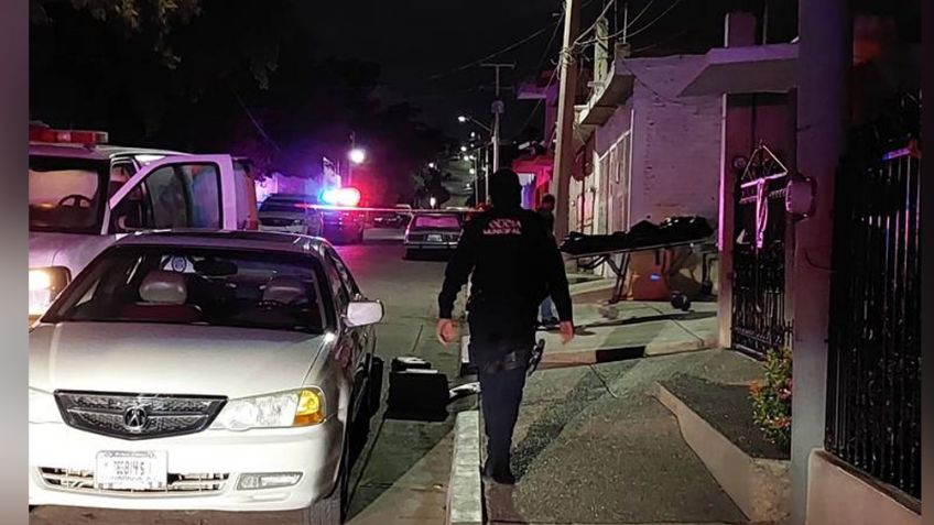 Sanguinario feminicidio: Mujer es asesinada a balazos al recibir un ramo de flores en Culiacán