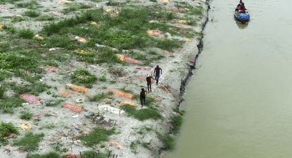 De terror: Creciente del Río Ganges deja al descubierto tumbas de Covid-19 en India