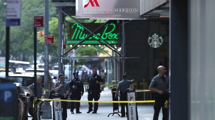 ¡De terror! Turista termina herido de bala cuando caminaba por Times Square con su familia
