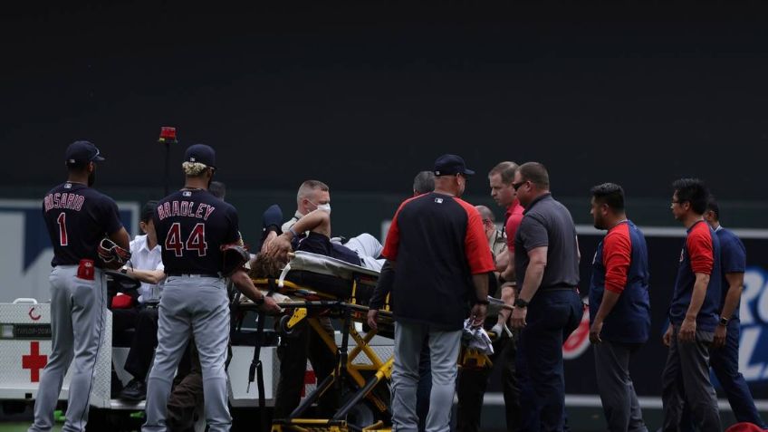 (VIDEO) Escalofriante lesión en la MLB: Se fractura el tobillo tras chocar con un compañero