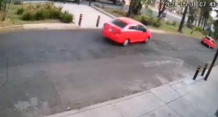 VIDEO: Enloquecido conductor atropella a un hombre y provoca un choque en la CDMX