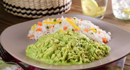 ¿Ya sabes qué harás de comer? Este pollo cremoso con chile poblano es la opción perfecta