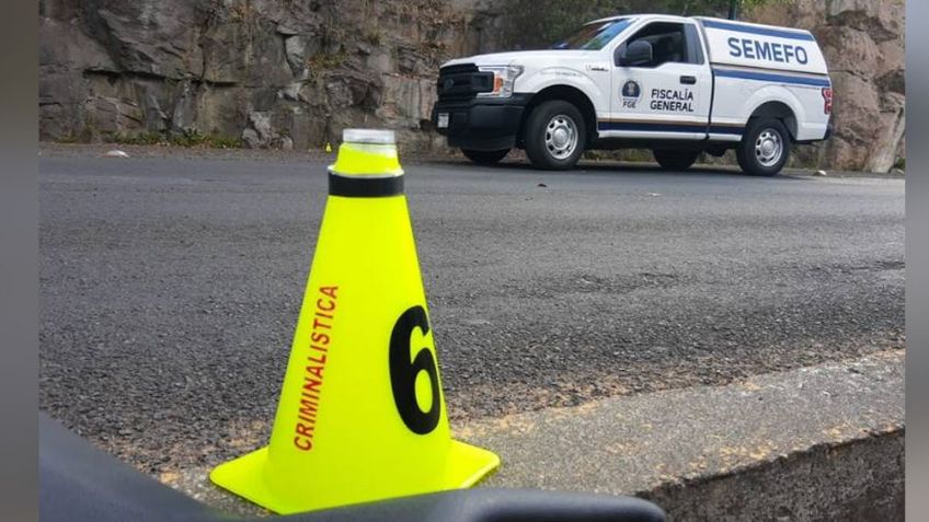 Pareja es acribillada al interior de un vehículo; fue abandonada junto a dos cadáveres