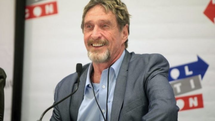 "Si me cuelgo, no será culpa mía": John McAfee advirtió sobre la farsa de su suicidio