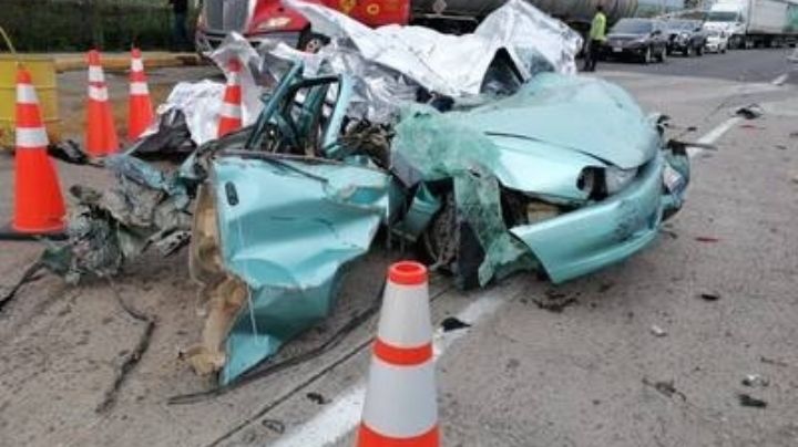 FUERTE VIDEO: El terrible momento en el que tráiler destroza auto y mata a 4 personas en Jalisco