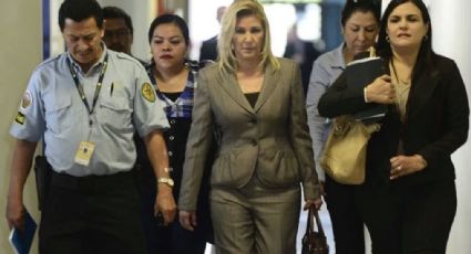 Condenan a 10 años de cárcel a esposa de expresidente de El Salvador por lavado de dinero