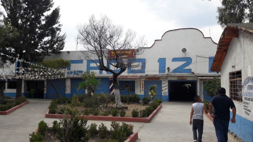 FUERTES IMÁGENES: Dos hombres golpean y balean a un hombre en el interior de un mercado