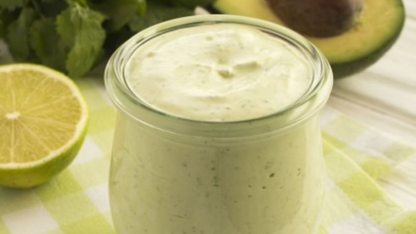 Haz de tus ensaladas el platillo más exquisito y saludable con este aderezo de aguacate