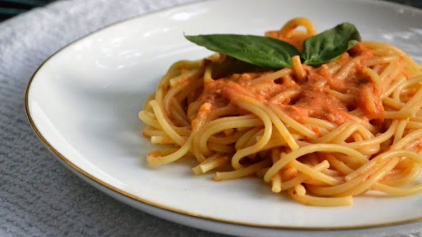 ¡Ideal para la hora de la comida! Disfruta de un delicioso espagueti al chipotle con pollo