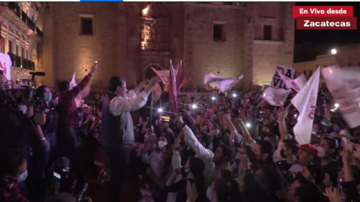 David Monreal celebra la victoria con música y pirotecnia; Claudia Anaya solo agradece