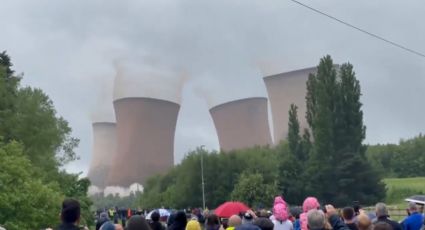 (VIDEO) ¡Impresionante! Así fue el derrumbe de gigantescas torres en Inglaterra