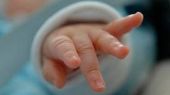 Envuelto en una toalla y muerto, hallaron a bebé recién nacido; la madre niega haberlo asesinado