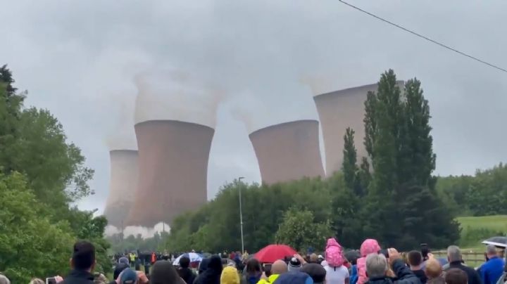 (VIDEO) ¡Impresionante! Así fue el derrumbe de gigantescas torres en Inglaterra