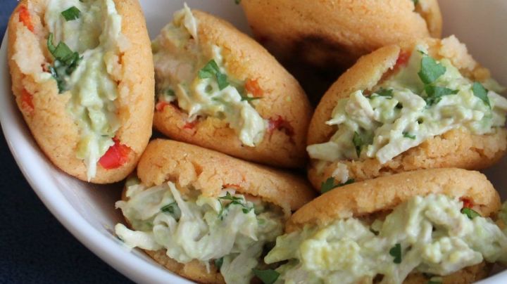 ¡Disfruta del sabor de Venezuela! Estas arepas de pollo son fáciles, económicas y rápidas