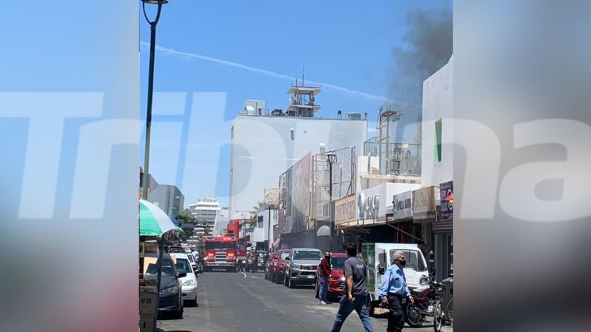 Incendio en conocido restaurante desata el caos en Hermosillo; reportan 5 heridos