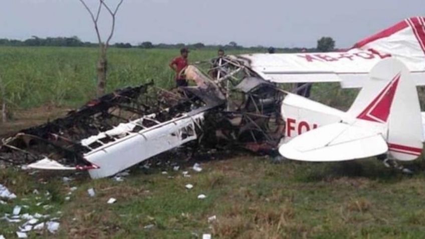 Tripulantes de avioneta se salvan de morir quemados; la aeronave se incendió al caer