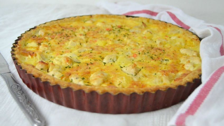¡Sofisticado y delicioso! Degusta un rico quiche relleno de jamón y pollo; la receta es fácil