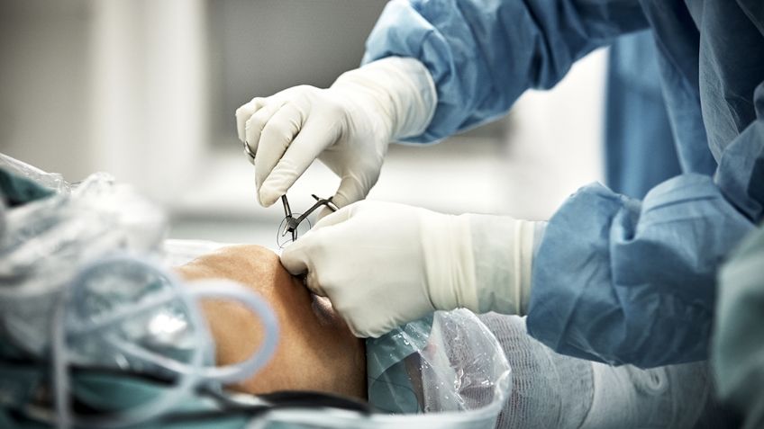 Anciana muere tras ser operada por exguardia de seguridad que se hizo pasar por cirujano