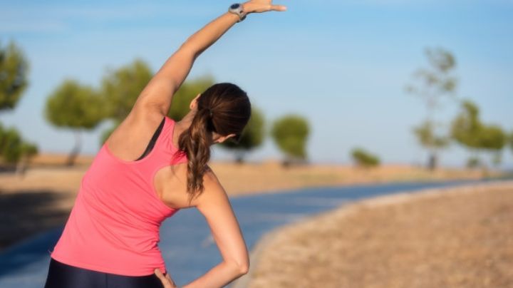 ¿Gorditos en la espalda? Estos ejercicios te ayudarán a reducirlos de forma rápida