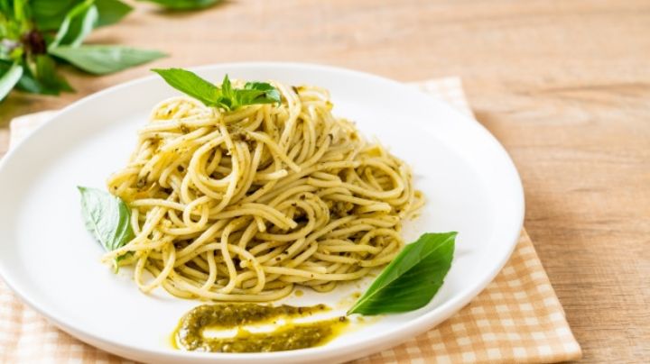Prepara este espagueti al pesto y sorprende a tu paladar con su increíble sabor