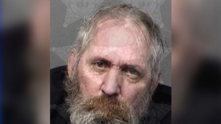 Hombre ataca a su amigo con una espada tras discutir por el control remoto de la TV