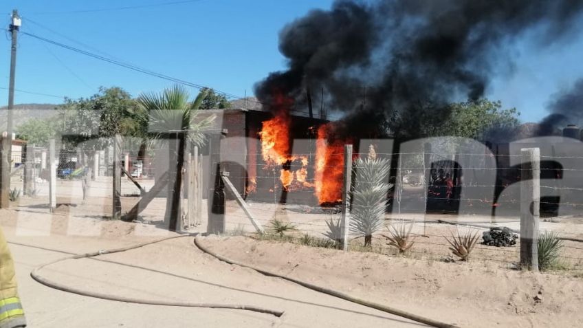 Empalme: Voraz incendio consume una vivienda en la colonia Sahuaral; solo quedó el 50%