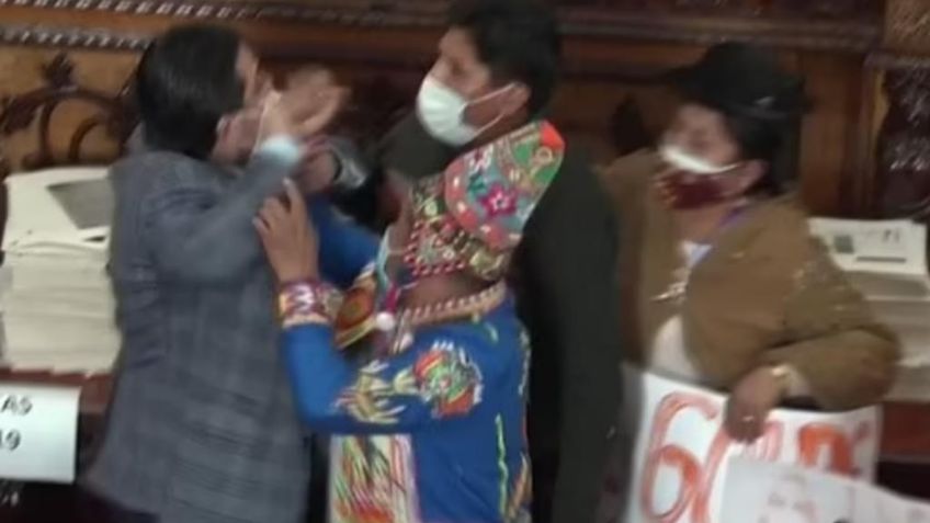 VIDEO: Legisladores recurren a los golpes en el hemiciclo del Congreso de Bolivia