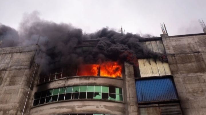 Tragedia en Bangladesh: Incendio en fábrica de comida deja 52 muertos; la mayoría son niños