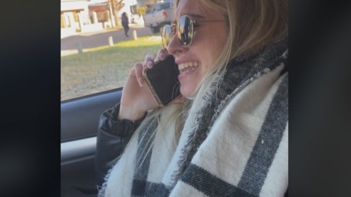 (VIDEO) Joven rompe en llanto porque le aplicaron la vacuna china: "La peor de todas"