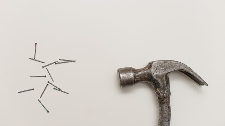 Un hombre de 89 años pierde los estribos y ataca con un martillo a la novia de su hijo