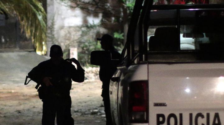 Escalofriante: En pleno puente, comando armado cuelga a hombre; desde abajo lo acribillaron