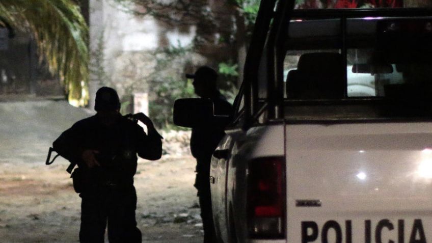 Escalofriante: En pleno puente, comando armado cuelga a hombre; desde abajo lo acribillaron