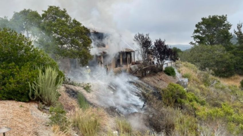 ¿Mala suerte? Avioneta se estrella contra par de residencias en California