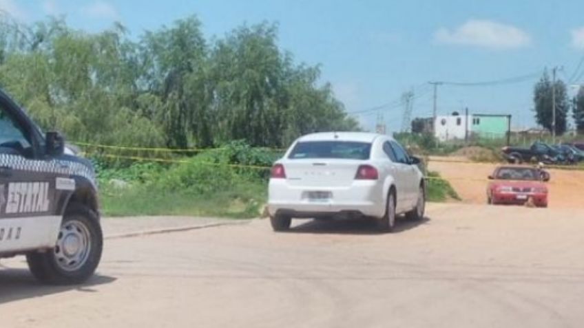 Brutal hallazgo: Encuentran a hombre con heridas de bala dentro de un auto rojo