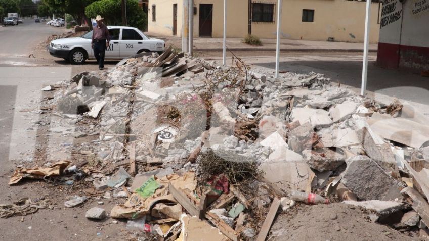 Cajeme: Gobierno abandona escombros de obra inconclusa en la colonia Cortinas