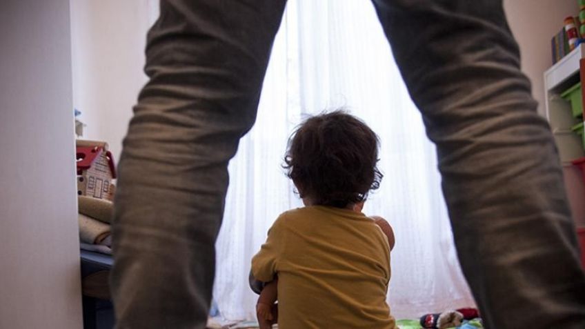 Menor se arroja de un balcón en un segundo piso para escapar de los abusos de su padre