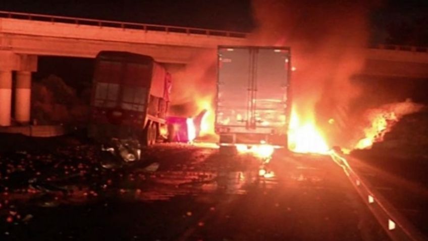 Arde tráiler tras chocar con otro en carretera de Tlaxcala; chóferes huyeron del lugar