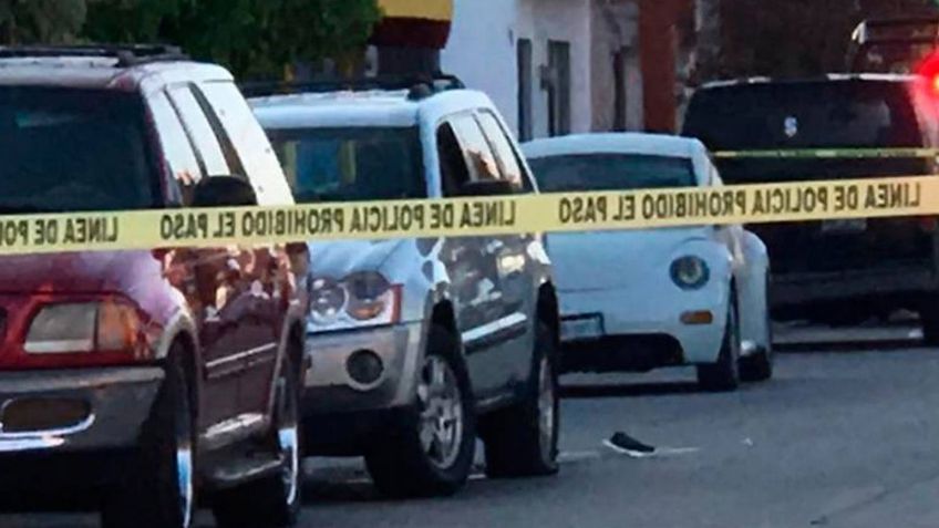 A plena luz del día, ejecutan de varios tiros a policía afuera de su casa; salía rumbo al trabajo