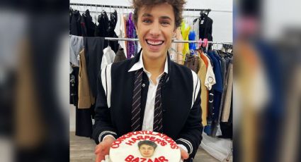 ¡Se come a sí mismo! Juanpa Zurita degustó insólito pastel de bienvenida