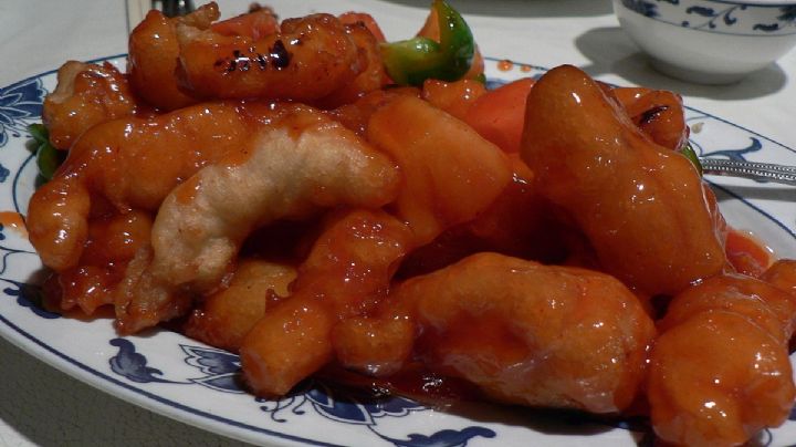 ¡Fiesta de sabores! Disfruta de este delicioso pollo bañado en salsa de durazno