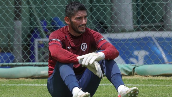 ¡A recuperarse! Operan con éxito a Jesús Corona, arquero del Cruz Azul